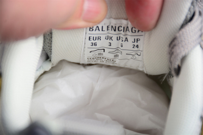 SNEAKER CARGO