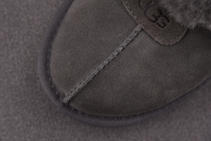 UGG SANDALS 4