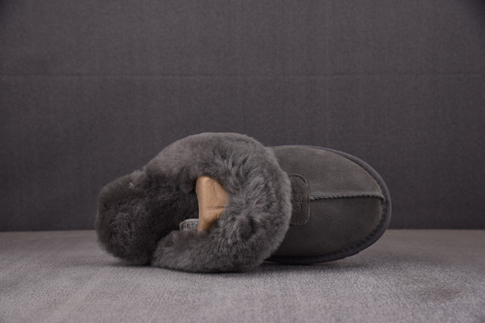UGG SANDALS 4