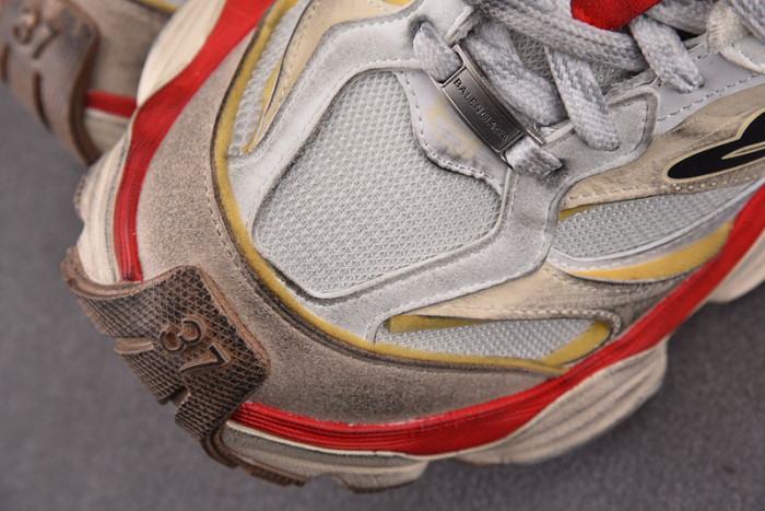 SNEAKER CARGO