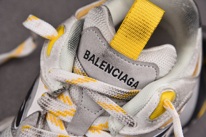 SNEAKER CARGO