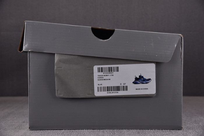 SNEAKER CARGO