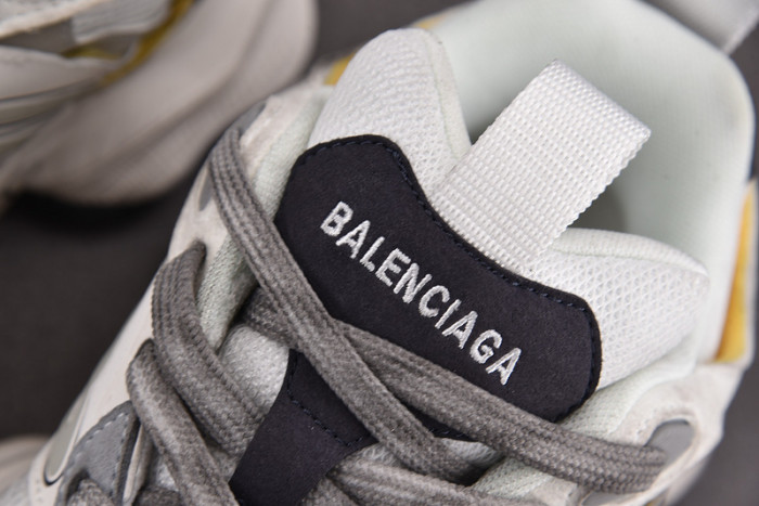 SNEAKER CARGO