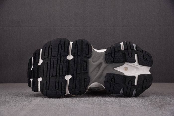 SNEAKER CARGO