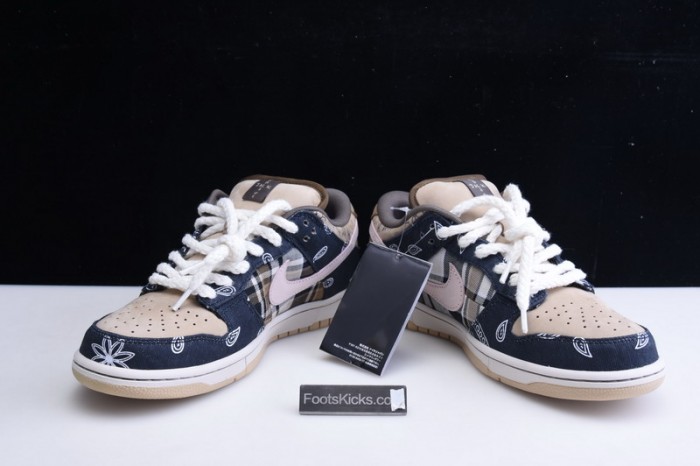 Travis Scott x Nike SB Dunk Low  CT5053-001