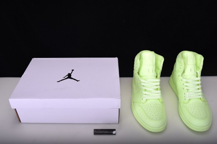 Air Jordan 1 Retro High Barely Volt  AH7389-700