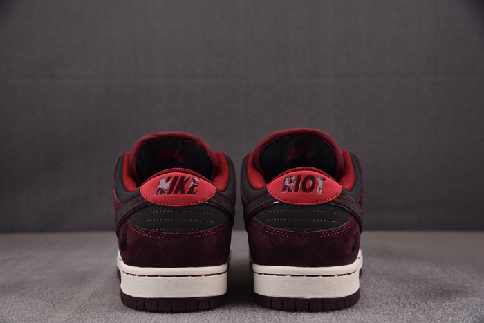 Riot Skateshop Nike SB Dunk Low FZ1289-200