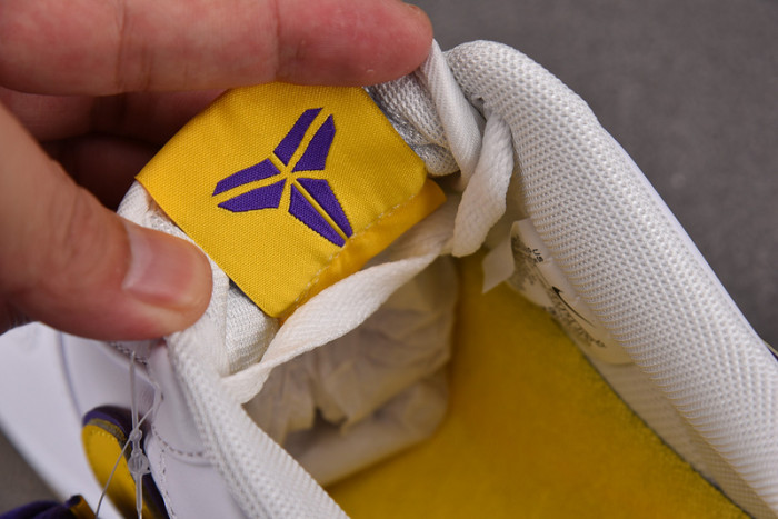 Kobe Bryant x Nike Air Force 1 Low  FZ1151-101
