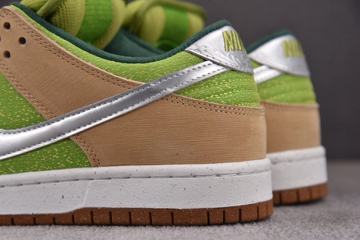 Nike SB Dunk Low "Escargot" FQ7585-200