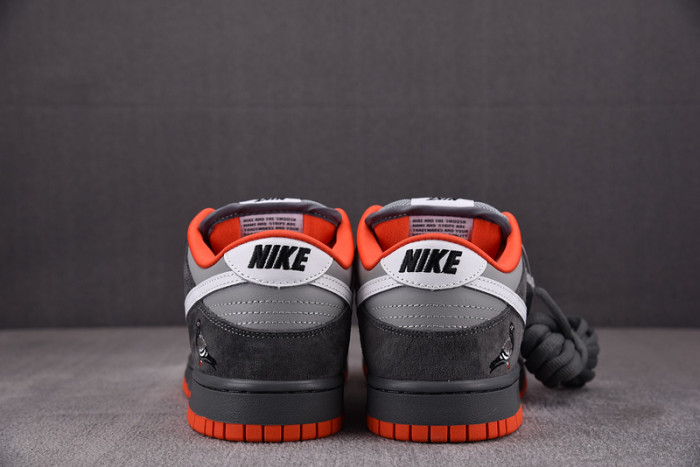 NIKE DUNK SB LOW “STAPLE NYC PIGEON” 304292-011