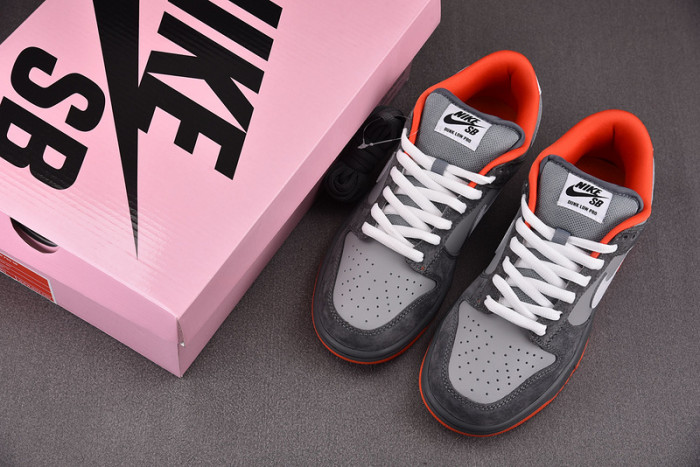 NIKE DUNK SB LOW “STAPLE NYC PIGEON” 304292-011
