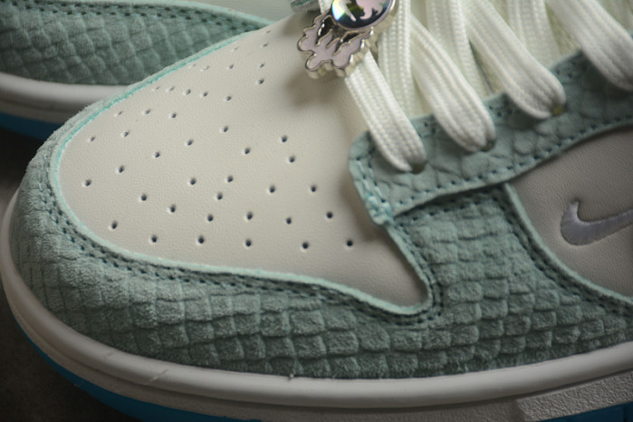 Nike Dunk Low LX Year of the Dragon FZ5065-111