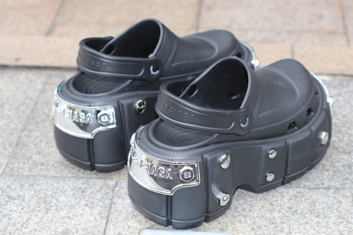 Balenciag* Sandal 26