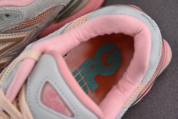 NEW BALANCE 9060  NB000028