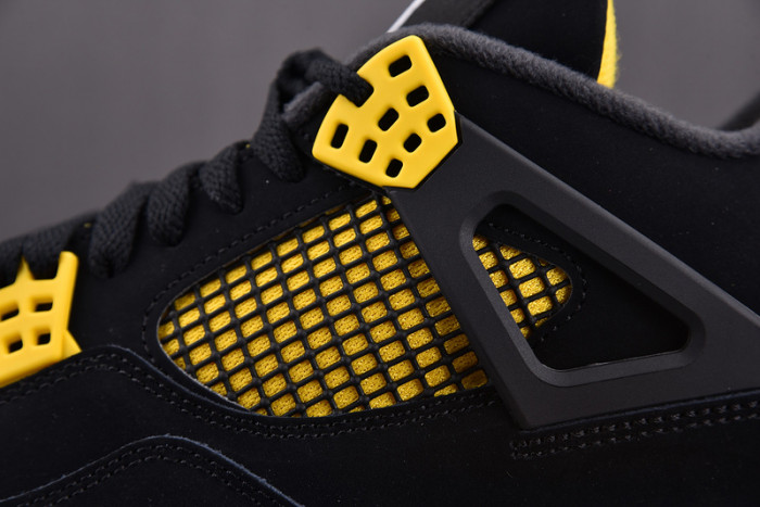 Air Jordan 4 Retro Thunder (2023)  DH6927-017