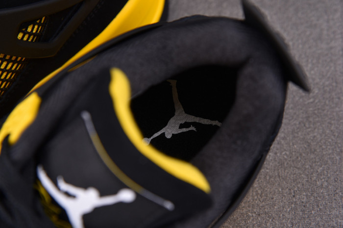 Air Jordan 4 Retro Thunder (2023)  DH6927-017