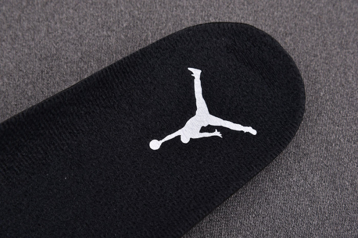 Air Jordan 4 Retro Thunder (2023)  DH6927-017