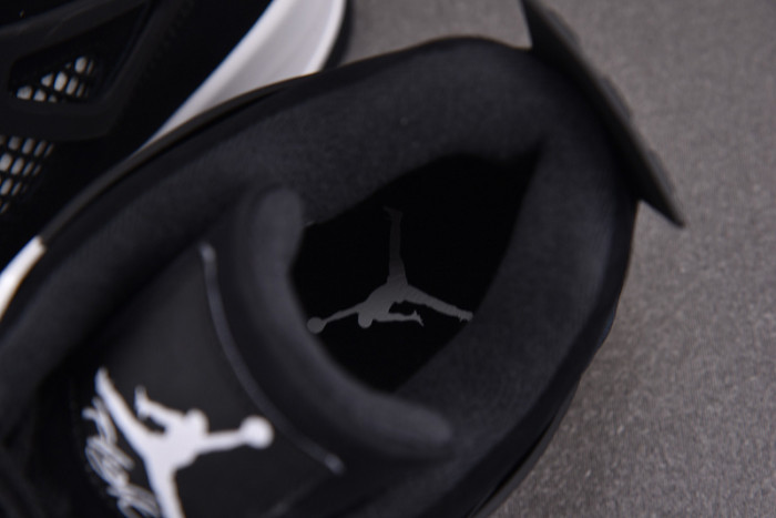 Air Jordan 4 "White Thunder" FQ8138-001