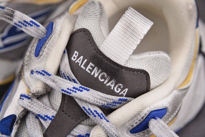 SNEAKER CARGO