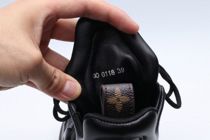 LV snekaers  L000001