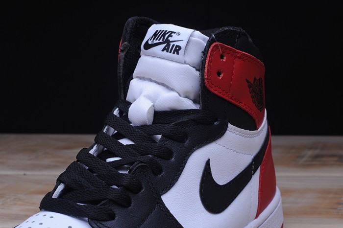 AIR JORDAN 1 High OG “Black Toe” white/ black-varsity red  555088-125